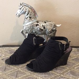 Simply Vera Faux Suede Wedges